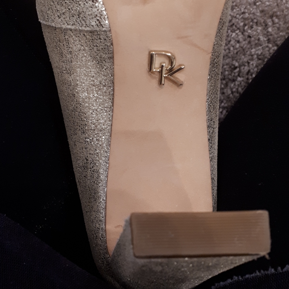 DKNY Ladies Gold Pointed Heels size 9.5 - Picture 5 of 5